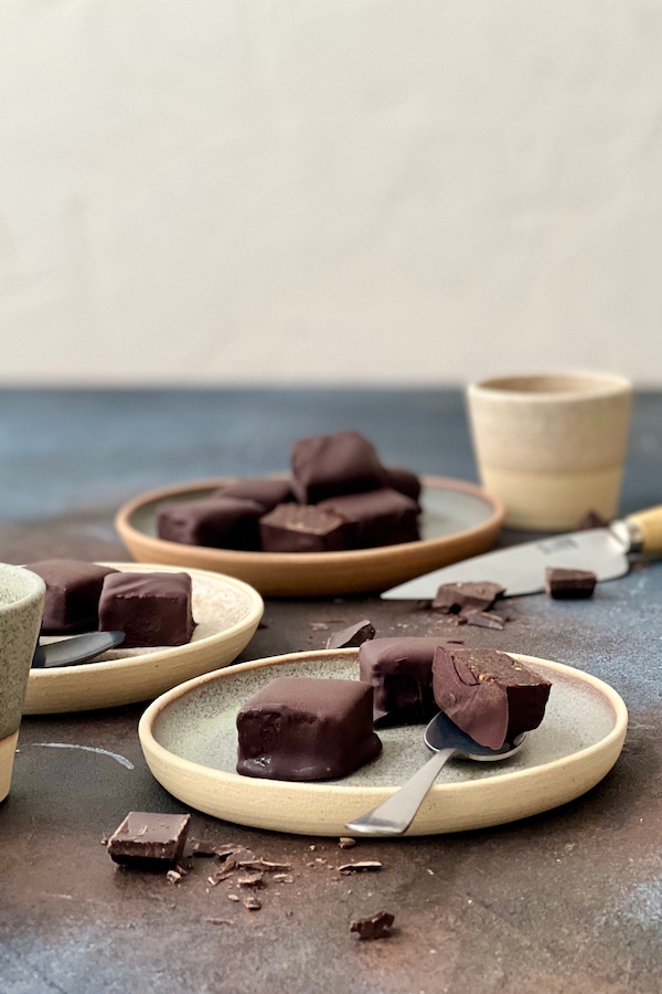 Bonbons de dattes aux pistaches et chocolat